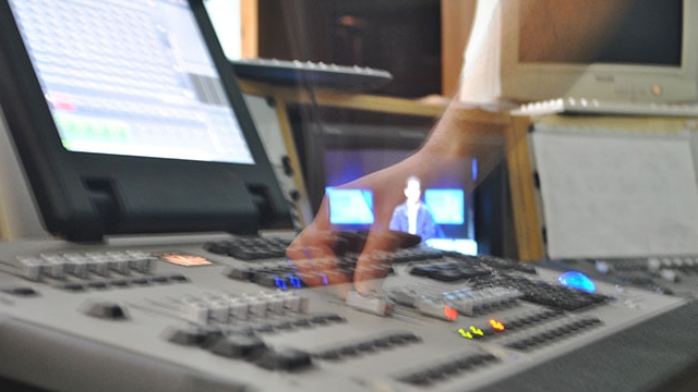 Devlet Tiyatrolar� I��k Y�netmeni : �lhan �ren