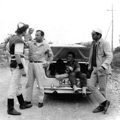 Suat Yalaz, KARAO�LAN film setinde Kartal Tibet ile 1965  Kaynak : suatyalaz.com